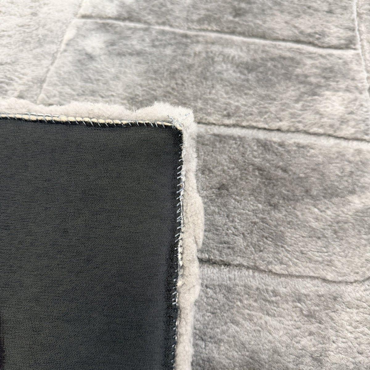 Foam-Backed Sheepskin Plate — 16mm Patterned, Charcoal, 130 x 60cm