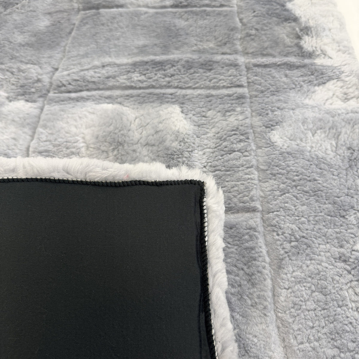 Foam-Backed Sheepskin Plate — Grey, 26mm Patterned, 130 x 60cm