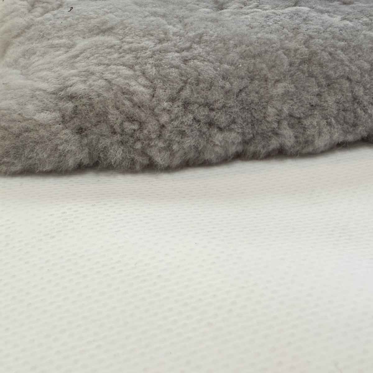 Foam-Backed Sheepskin Plate — 26mm Plain, Grey, 130 x 60cm
