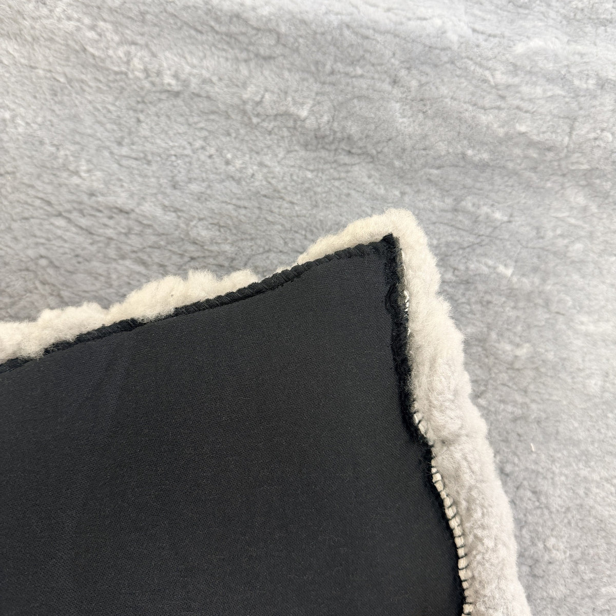 Foam-Backed Sheepskin Plate — 26mm Plain, Grey, 130 x 60cm