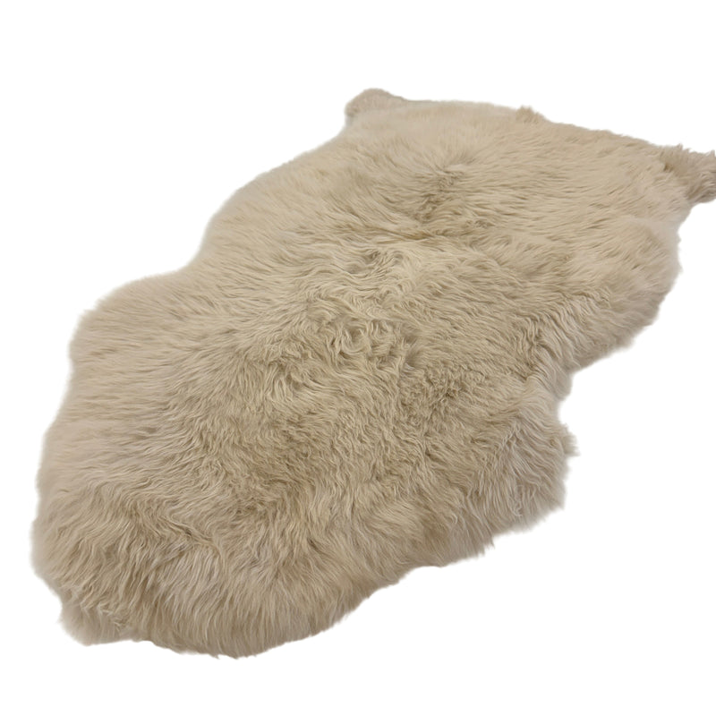 a photo of a linen coloured sheepskin rug