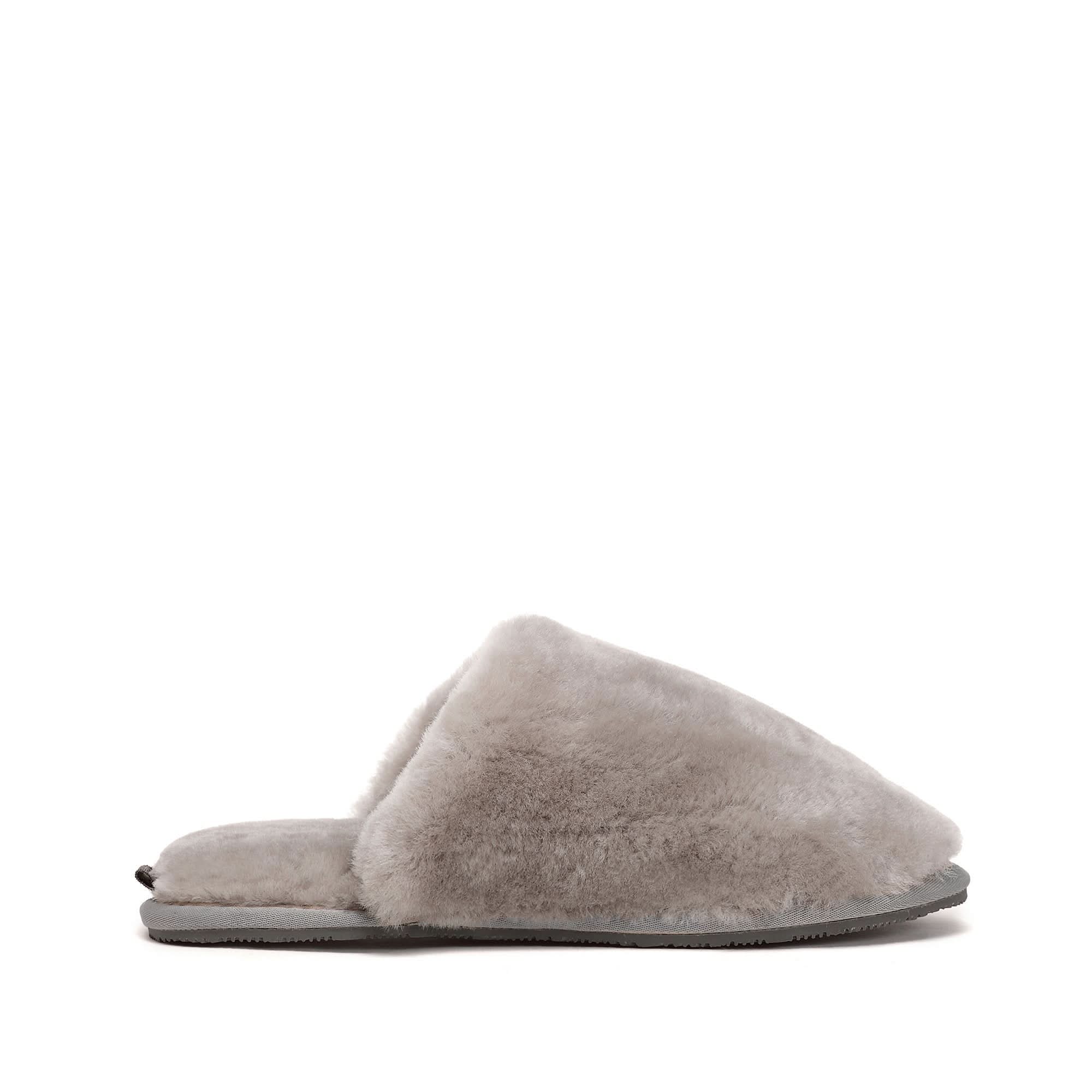 Cream sheepskin slipper with soft wool lining, side view on white background. - Yellow Earth Australia