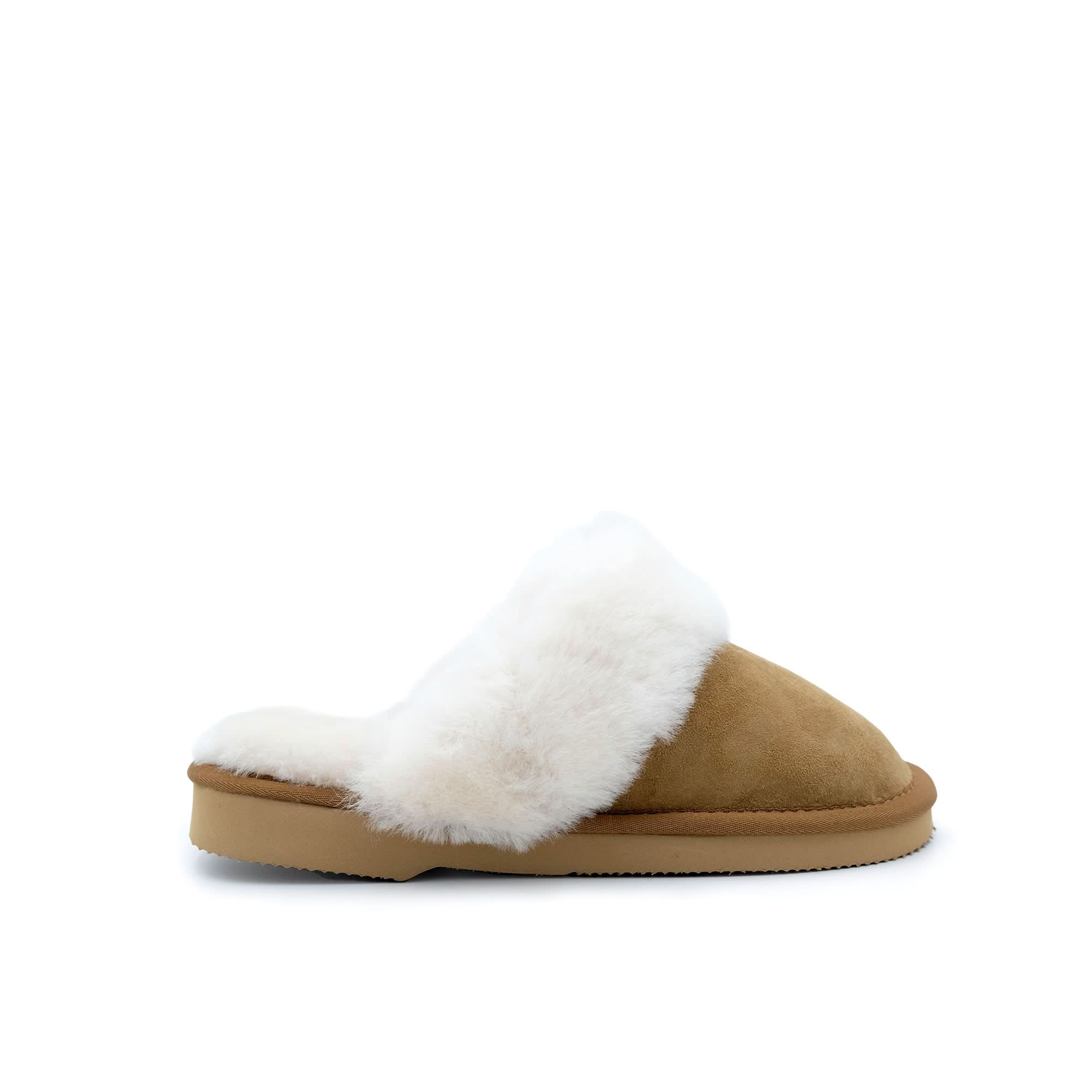 Tan sheepskin slipper with white fur lining, side view. - Yellow Earth Australia