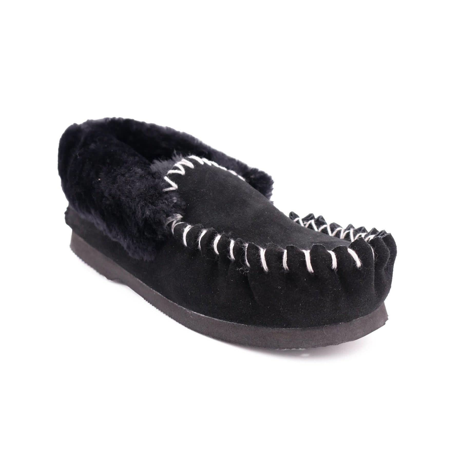 Black sheepskin moccasin slipper with fur lining, side view. - Yellow Earth Australia