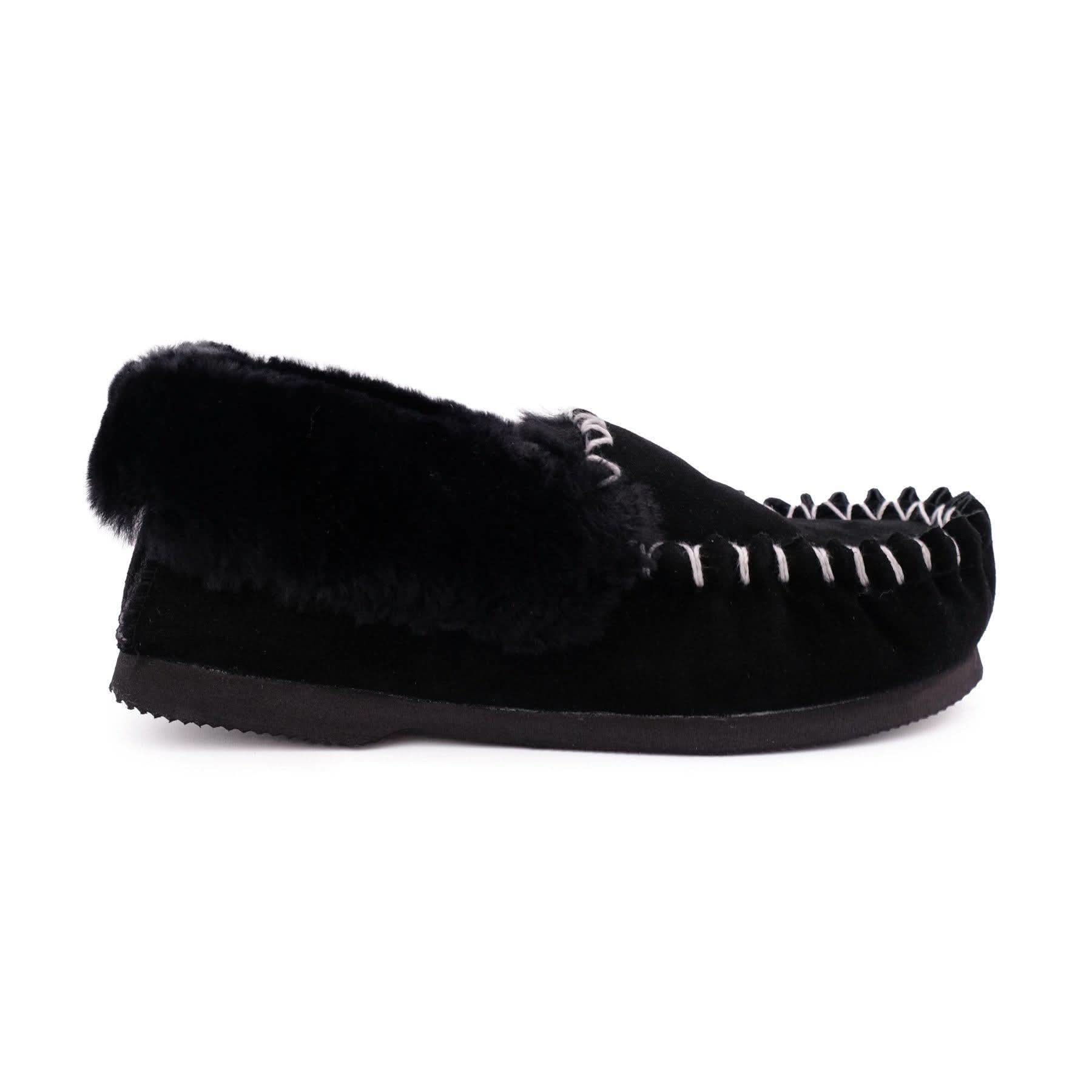 Black sheepskin moccasin slipper with fur trim, side view. - Yellow Earth Australia