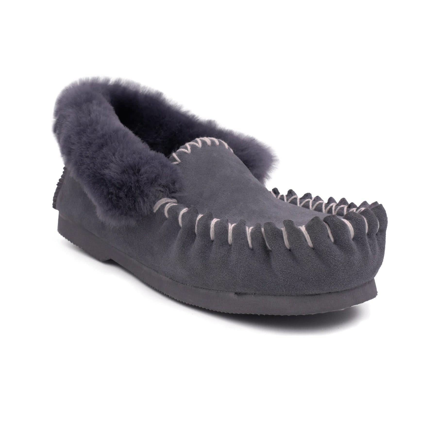Grey sheepskin moccasin slipper with fur trim, side view. - Yellow Earth Australia